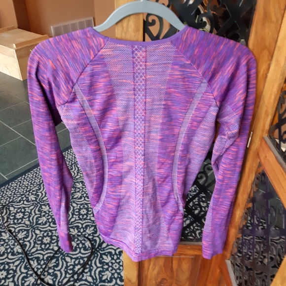 Sz S RBX purple workout shirt - Picture 2 of 3